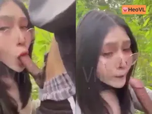đi dã ngoại tiện trả bài cô bạn gái ở trong rừng