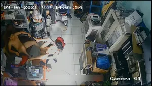 Vợ chồng yêu phang nhau trong của hàng máy tính